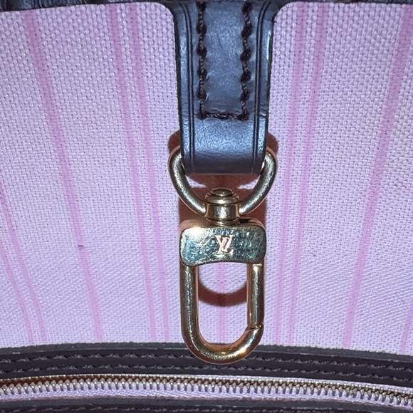 Louis Vuitton Neverfull MM (Rose Ballerine Interior) - Picture 9 of 11
